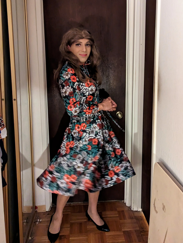 Lovely floral dress | I love to twirl and swish my skirt in ...