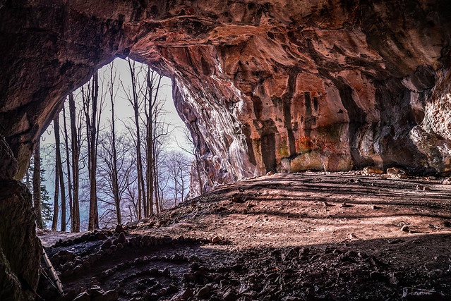 Cave entrance  Höhleneingang