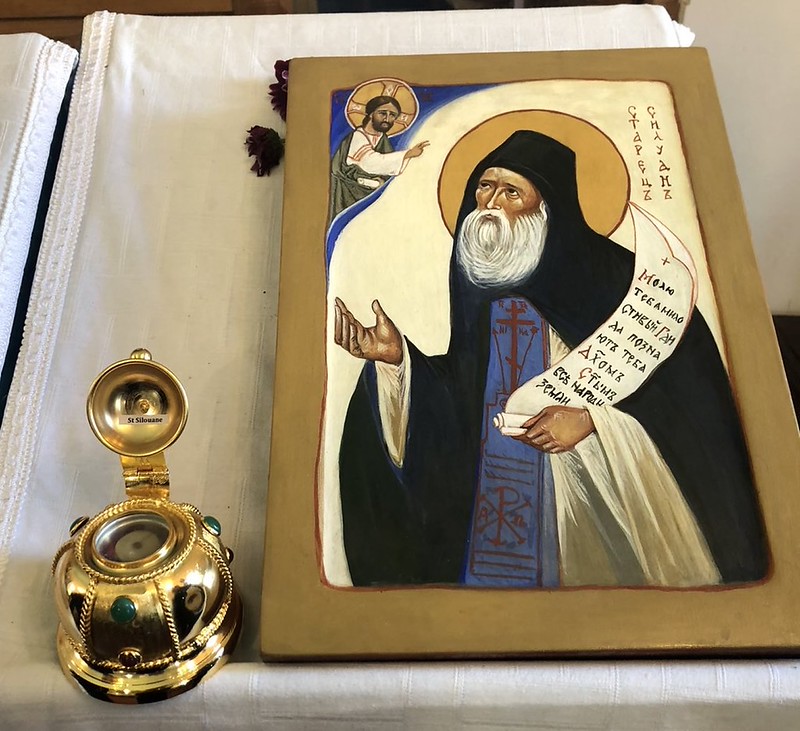 Don d’un fragment des reliques de saint Silouane l’Athonite et ordination diaconale à Chaville