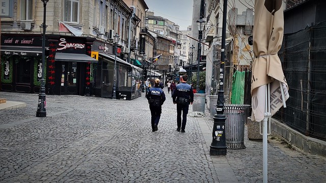 Polizia in Old Town Bucharest