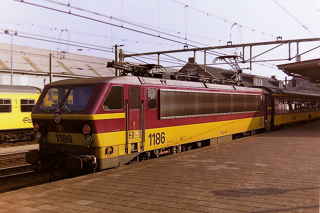 SNCB/NMBS BELGIAN RAILWAYS CLASS 11 ELECTRIC LOCOMOTIVE 1186
