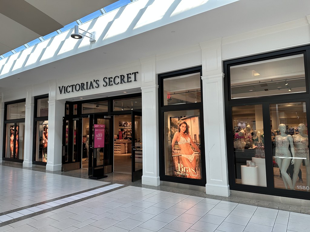 Closed Victoria's Secret Dadeland Mall, Phillip Pessar
