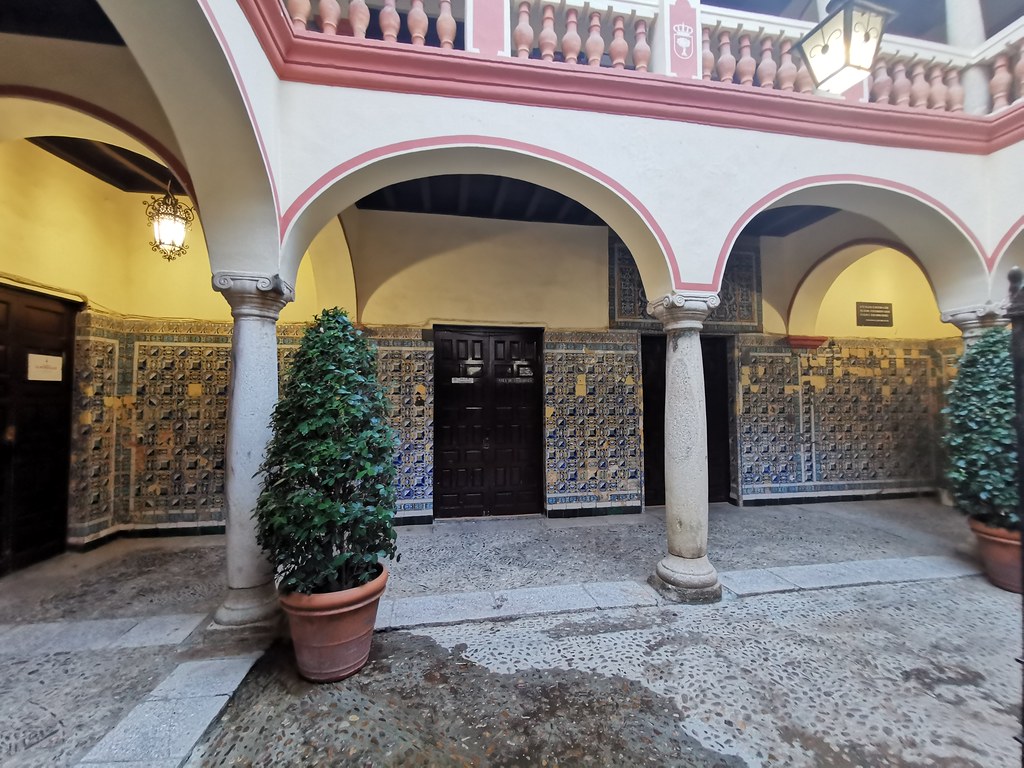 patio interior del Ayuntamiento antiguo Palacio de Monsalud casa natal del poeta Espronceda Almendralejo Badajoz 01