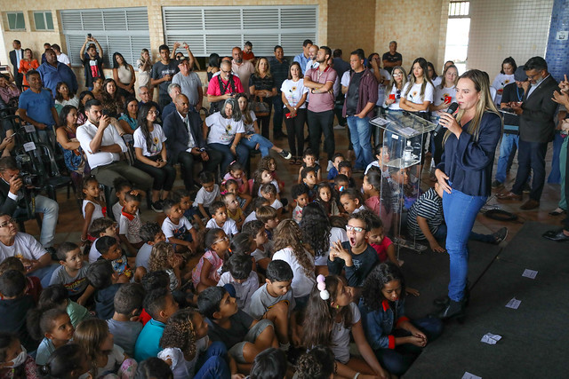 Celina Leão entrega Escola Classe 26 de Setembro e anuncia 1,8 mil monitores