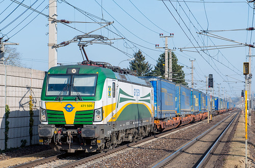 To the west.. by westrail, ... is this SIEMENS Vectron 471 500 of the GYSEV Cargo (Gysev Cargo Zartkoruen Mukodo Reszvenytarsas