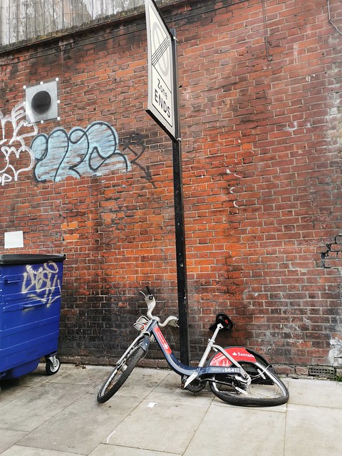 Tired hire bike in Bermondsey slumped on a lamppost (02)