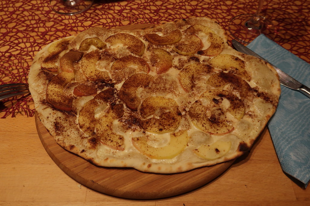Flammkuchen mit Apfel und Zimt | Gourmandise | Flickr