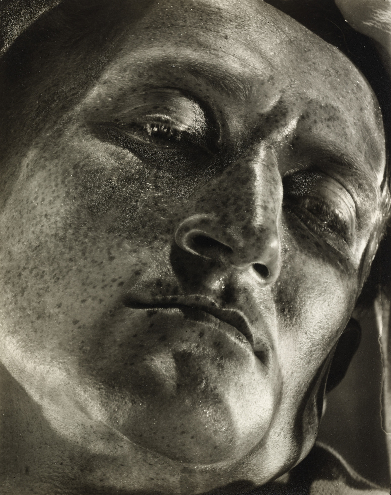 Helmar Lerski :: Metamorphosis through Light # 601 (Verwandlungen durch Licht 601), 1936. Gelatin silver print. | src MoMA