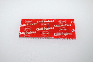 04 - Take chili powder / Chilipulver entnehmen