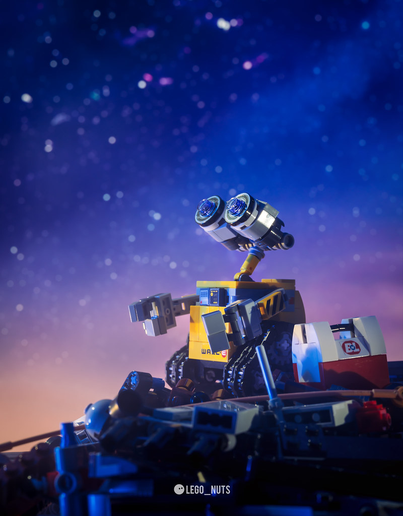 An upgraded mini WALL-E