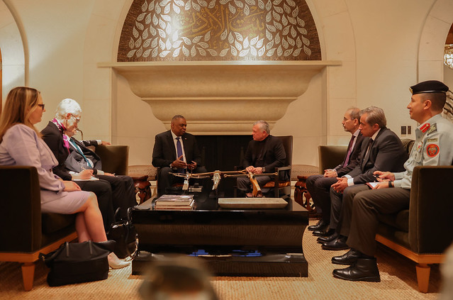جلالة الملك عبدالله الثاني يلتقي وزير الدفاع الأمريكي لويد أوستن ويؤكد ضرورة التهدئة وخفض التصعيد في الأراضي الفلسطينية