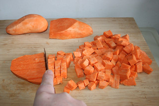 02 - Dice sweet potatoes / Süßkartoffeln würfeln