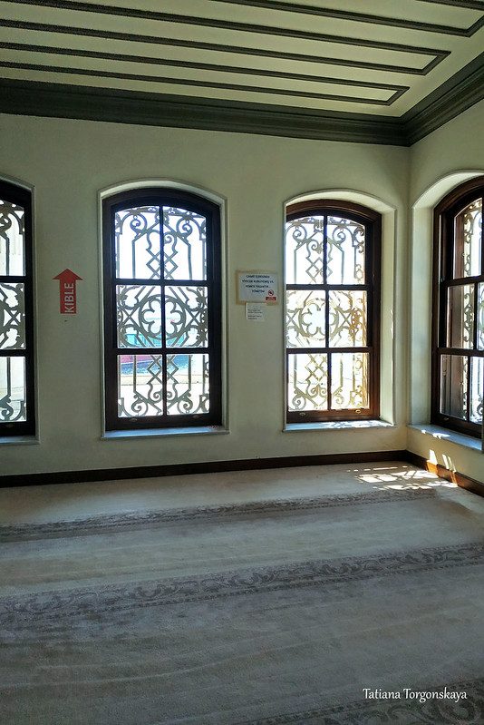 Посещение для женщин в мечети Ораткей