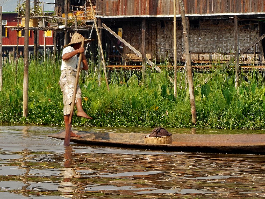 MYANMAR, Burma - rund um den  Inle-See, Mit dem Langboot unterwegs, Einbeinruderer, 21451
