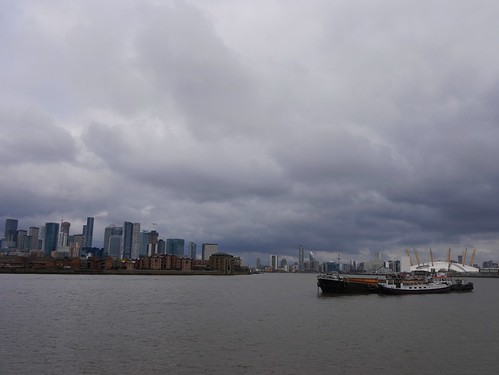 On the Thames Path on the Greenwich Peninsula