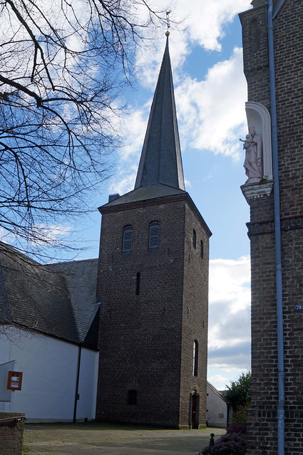 2023-02-26 008 Erftstadt-Dirmerzheim, Kirche St Remigius, Turm
