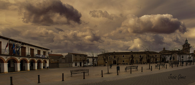 Panoramica de la plaza de la costitucion de Dos Barrios, pueblo de la provincia de Toledo, ( Castilla la Mancha )
