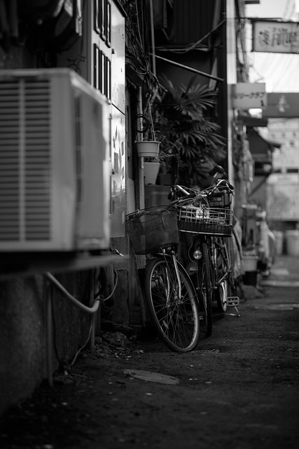 裏路地の自転車 -Bicycle in the alley-