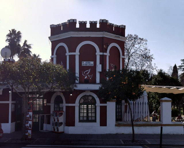 exterior edificio con torre en avenida Antonio Chacon  Zafra Badajoz