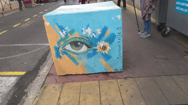 Another painted concrete block, Place Emile  Digeon, Narbonne, Occitaine, France
