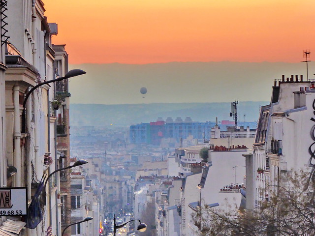 154 - Paris en Février 2023 - un ballon au-dessus du Parc André-Citroën au Quail de Javel
