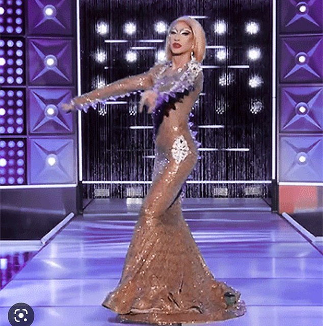 Has @iamanetra’s crystal ball gown been appreciated enough? I was wowed. She made this! Flawless execution, and how about the chunky crystals running down the sleeves and spine? Gurrrrrl. @willam mentioned in the podcast that he would wear this look. I’ve