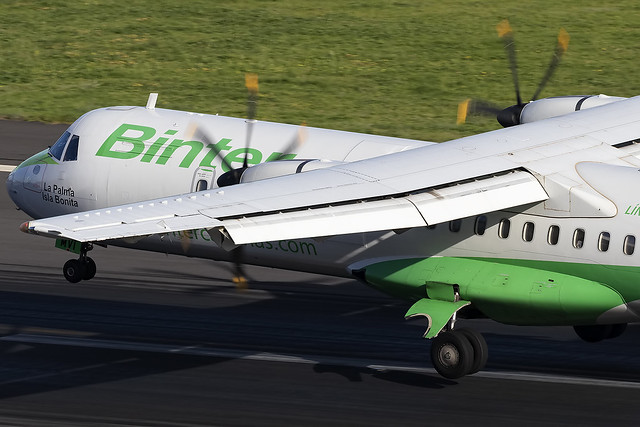 EC-MVI Binter Canaries ATR-72 Landing into Madeira