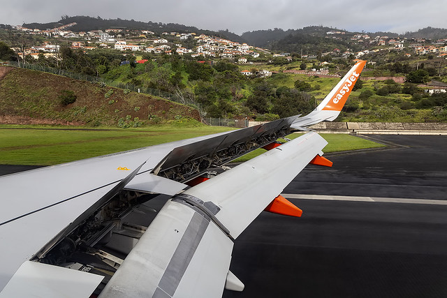 G-EZOM easyJet Airline A320 Landing Madeira Funchal Airport