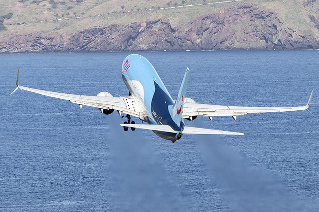 D-ASUN TUIfly B737-800 Deparing Madeira