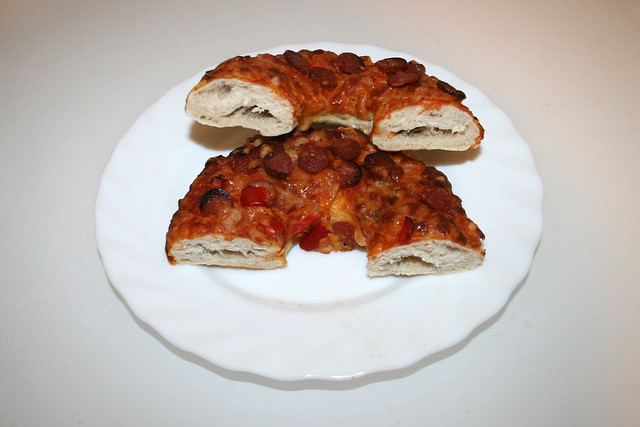 Pizza-Donut Salami - Lateral cut / Querschnitt