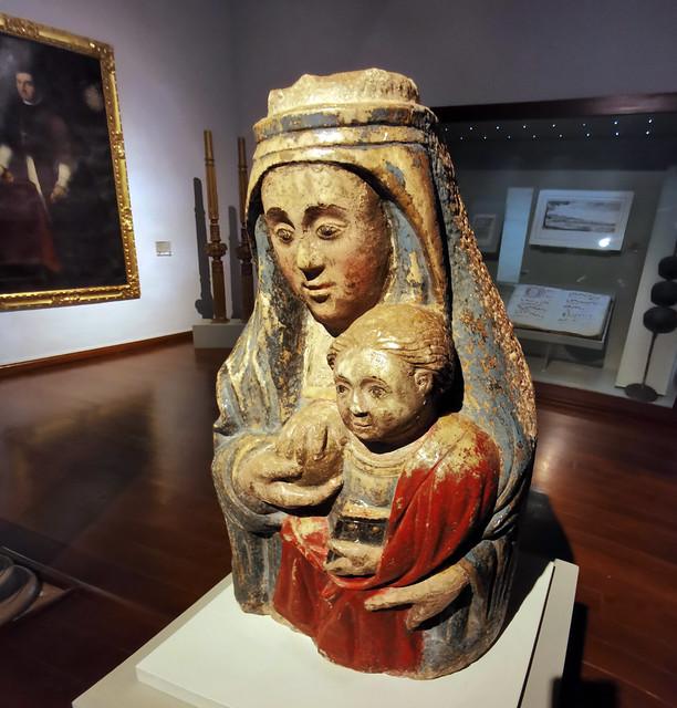 Virgen de la Aurora talla escultura de marmol policromado XV Museo de Santa Clara Zafra Badajoz