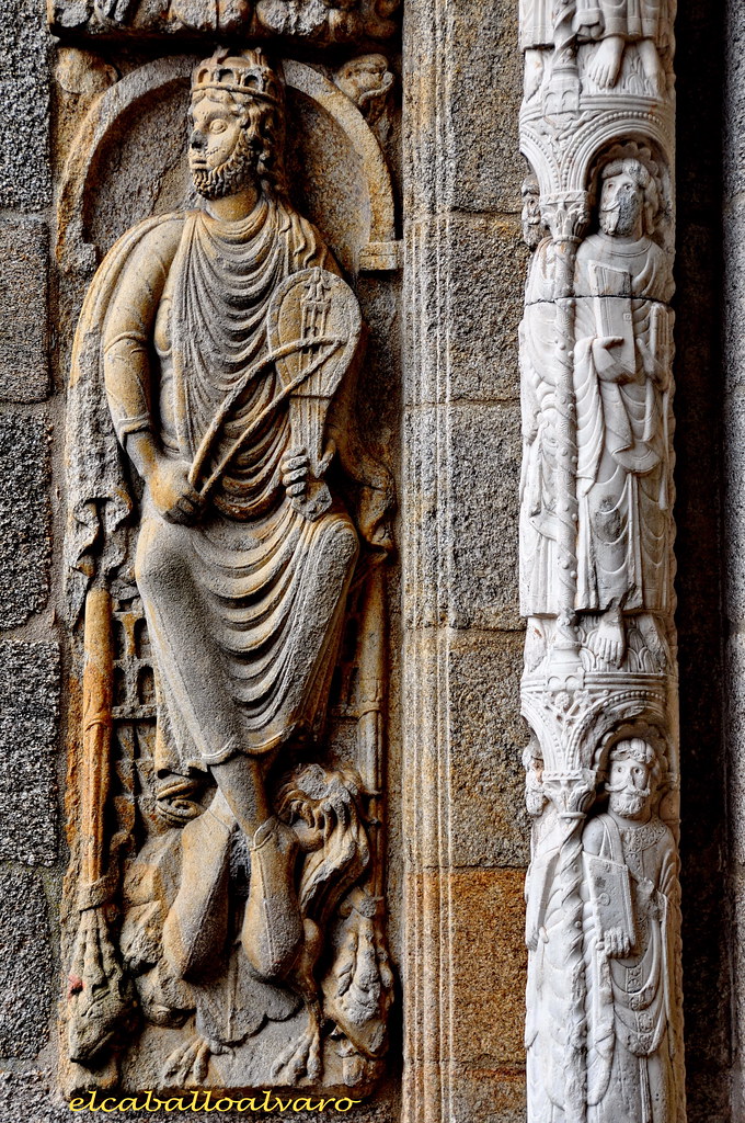 914 – Rey David – Lateral Puerta Platerías – Catedral Santiago de Compostela (A Coruña) – Spain.-