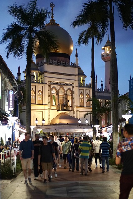 Sultan Mosque from Bussorah Street, Kampong Glam Singapore, 11 March 2023.  Sony A6500/Metabones Speed Booster T Ultra/Canon EF 50mm f1.8 STM.
