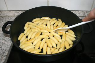 06 - Fry potato dumplings until gold brown / Schupfnudeln goldbraun anbraten