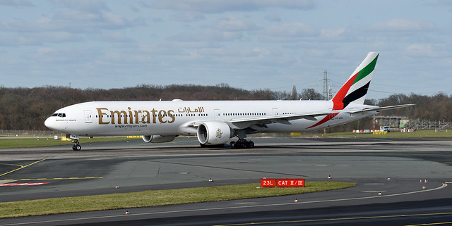 Emirates Boeing 777-31H(ER) A6-ENK