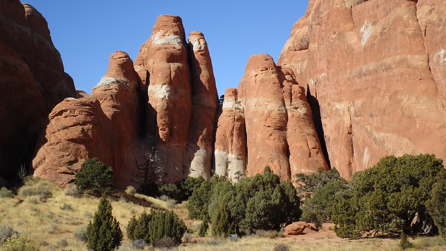 Utah - Arches NP: Devils Garden -- wonderful series of rock fins formed by erosion