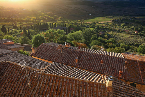 montepulciano roofs sunset sunrays ligth italy toscana toscany fields landscape canon
