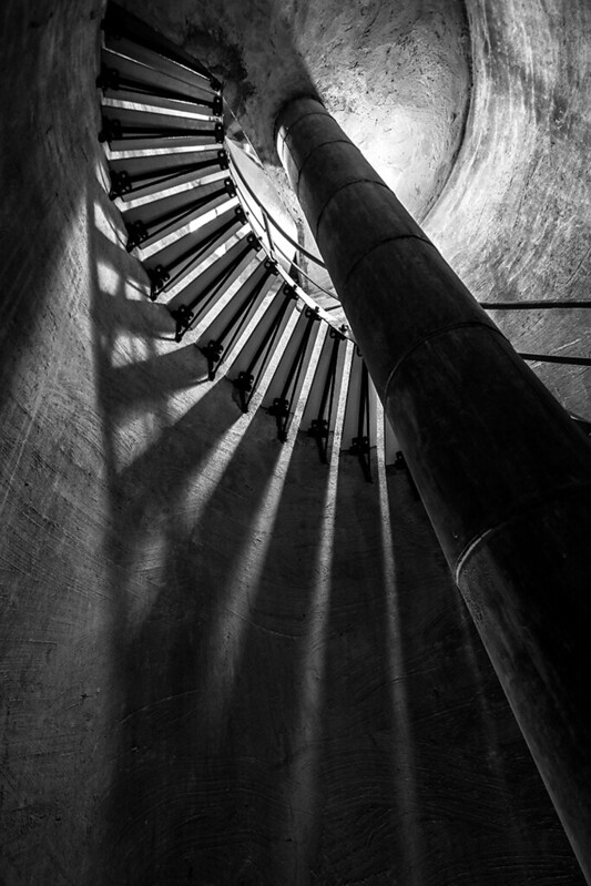 « Illuminée » - Circuit photo, Noir et blanc - Jeanne D'arc Mailloux - Club photo Impression - 50e - 70,15