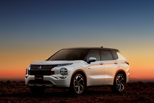 Novo Mitsubishi Outlander PHEV chega à Europa em 2024