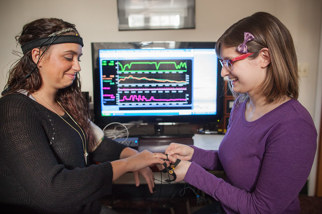 Students using neuroscience equipment