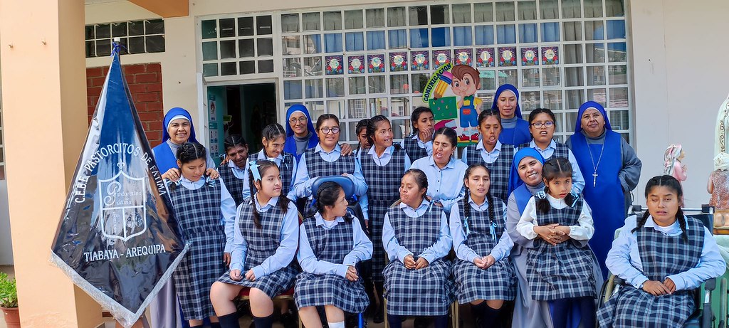 Perú - Inicios del año escolar en el Cottolengo