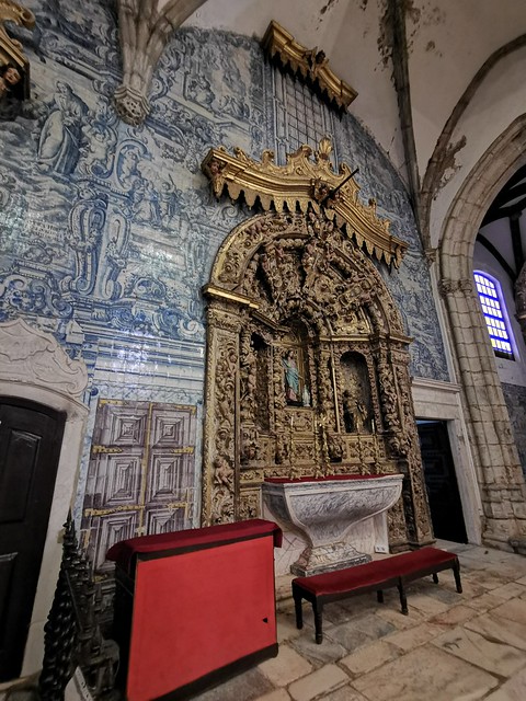 capilla retablo y azulejos interior Iglesia de Santa María Magdalena Olivenza Badajoz 04