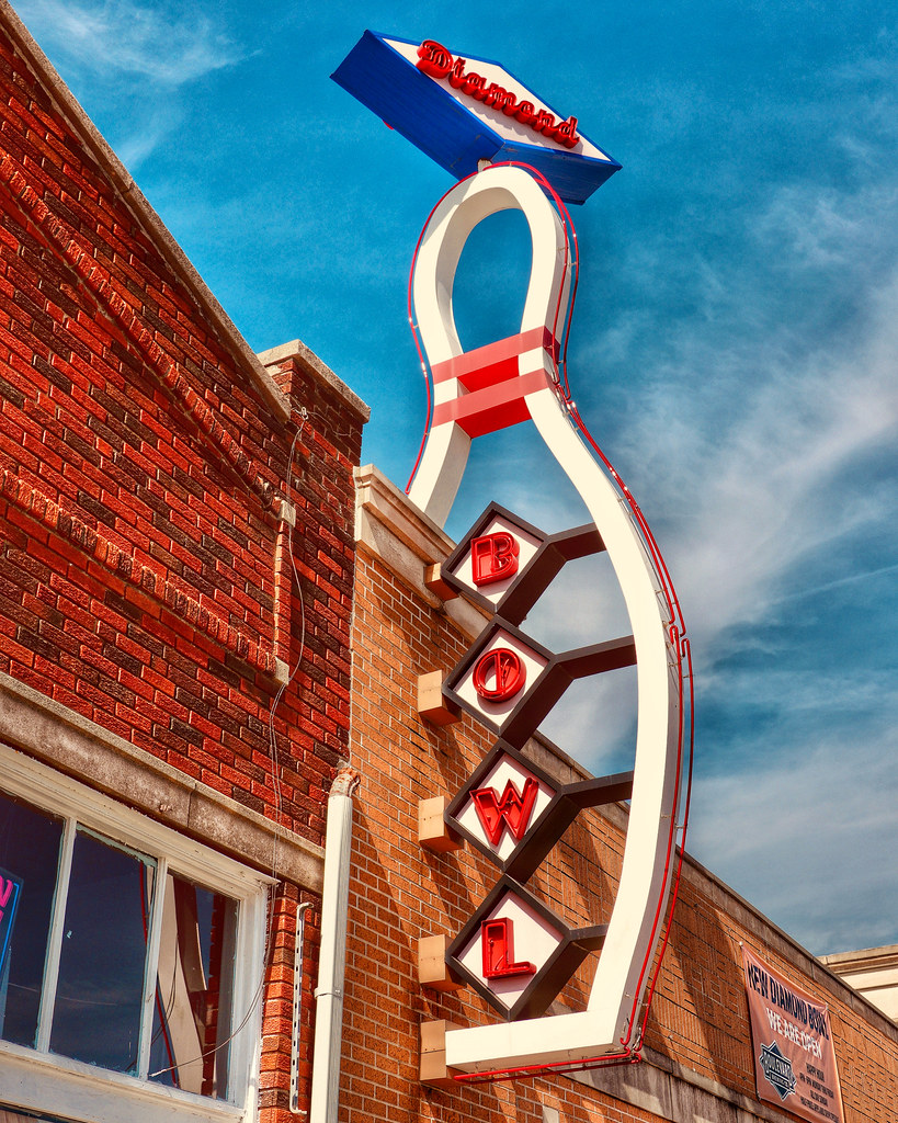 DOWNTOWN BOWLING ALLEY with Neon Sign Independence, Miss… Flickr