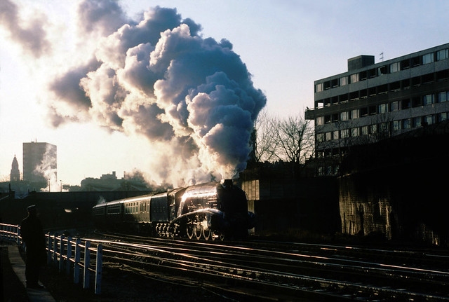 Watching the departure and catching the early morning glint....4498 (60007) Sir Nigel Gresley Shakespear Limited leaves Marylebone for Stratford on Avon 25-01-1986