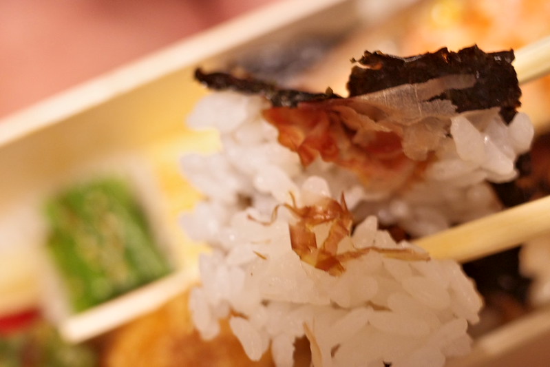 羽釜海苔弁 さけ重 八重八 08