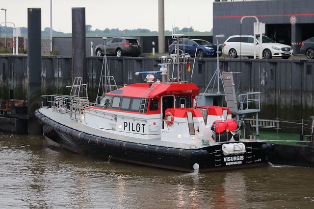 Bremerhaven: Lotsenversetzboot VISURGIS der Lotsenbrüderschaft Weser 2 / Jade