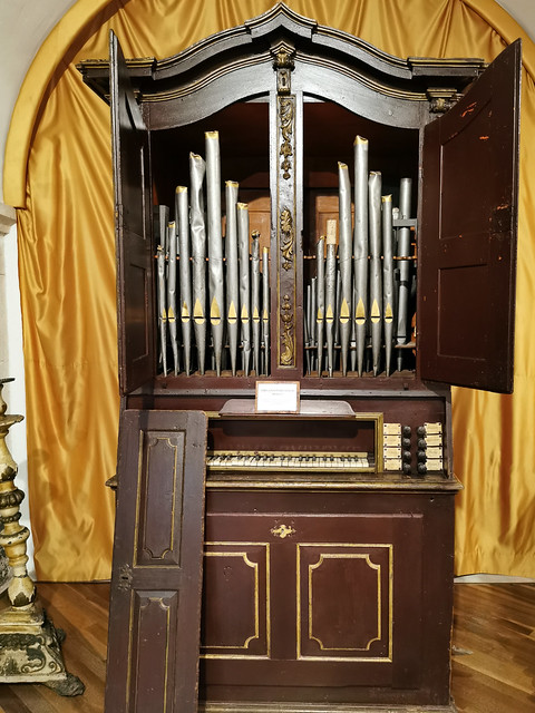 órgano portátil siglo XVIII antiguo Museo Etnográfico Extremeño González Santana Olivenza Badajoz