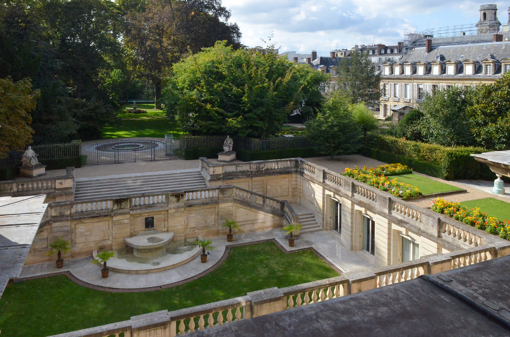 Vue sur le jardin du Sénat