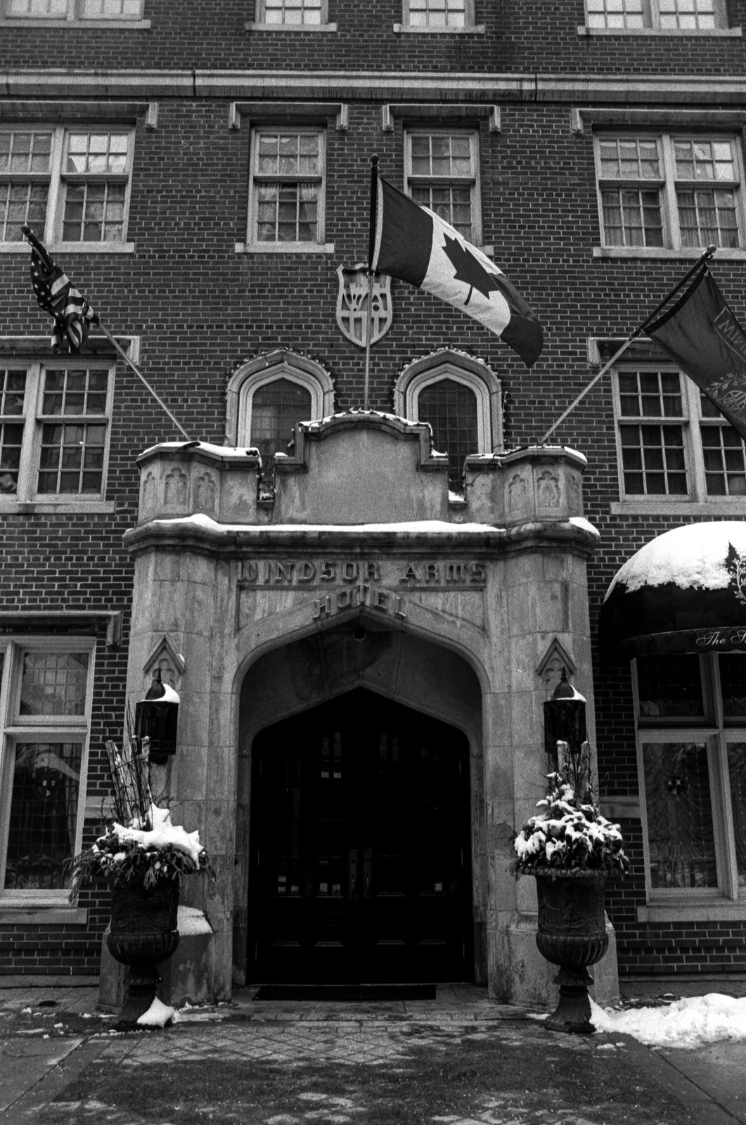 Windsor Arms Hotel Entrance MAr 2023