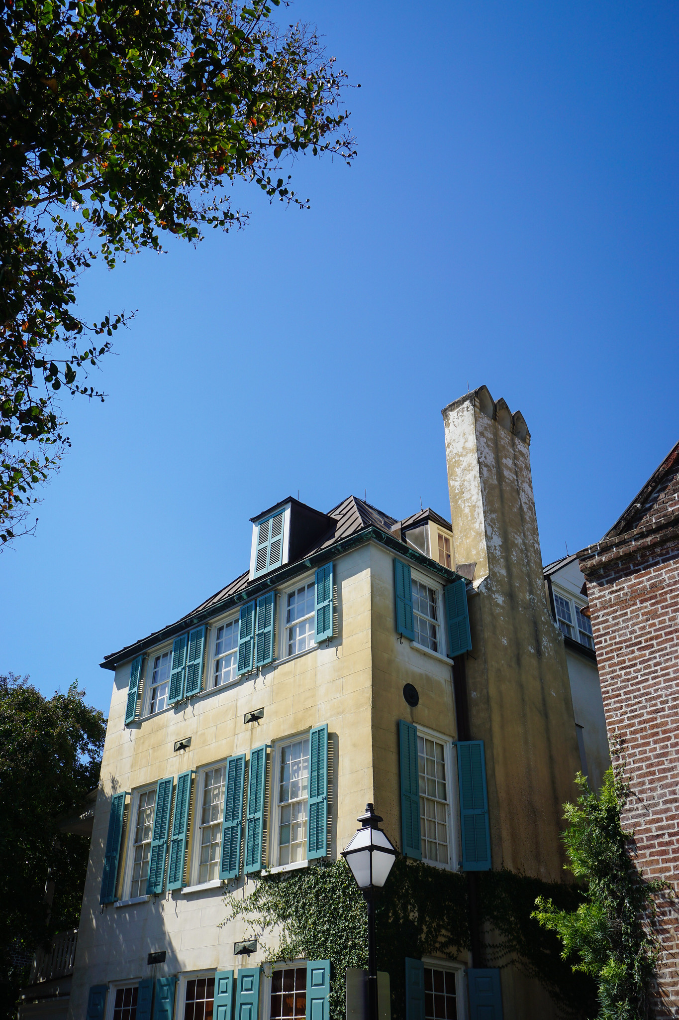 join the Two Sisters Walking Tour when staying for 3 Days in Charleston 